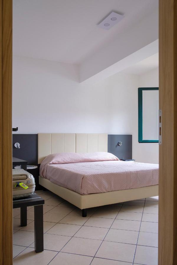 Magico Apartments - 450M Dalla Spiaggia Capo d'Orlando Bagian luar foto