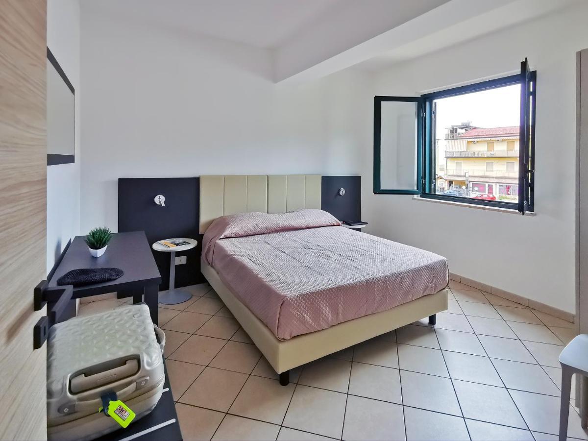 Magico Apartments - 450M Dalla Spiaggia Capo d'Orlando Bagian luar foto