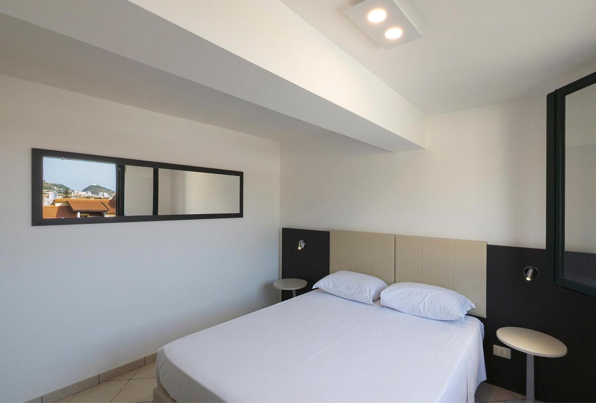 Magico Apartments - 450M Dalla Spiaggia Capo d'Orlando Bagian luar foto