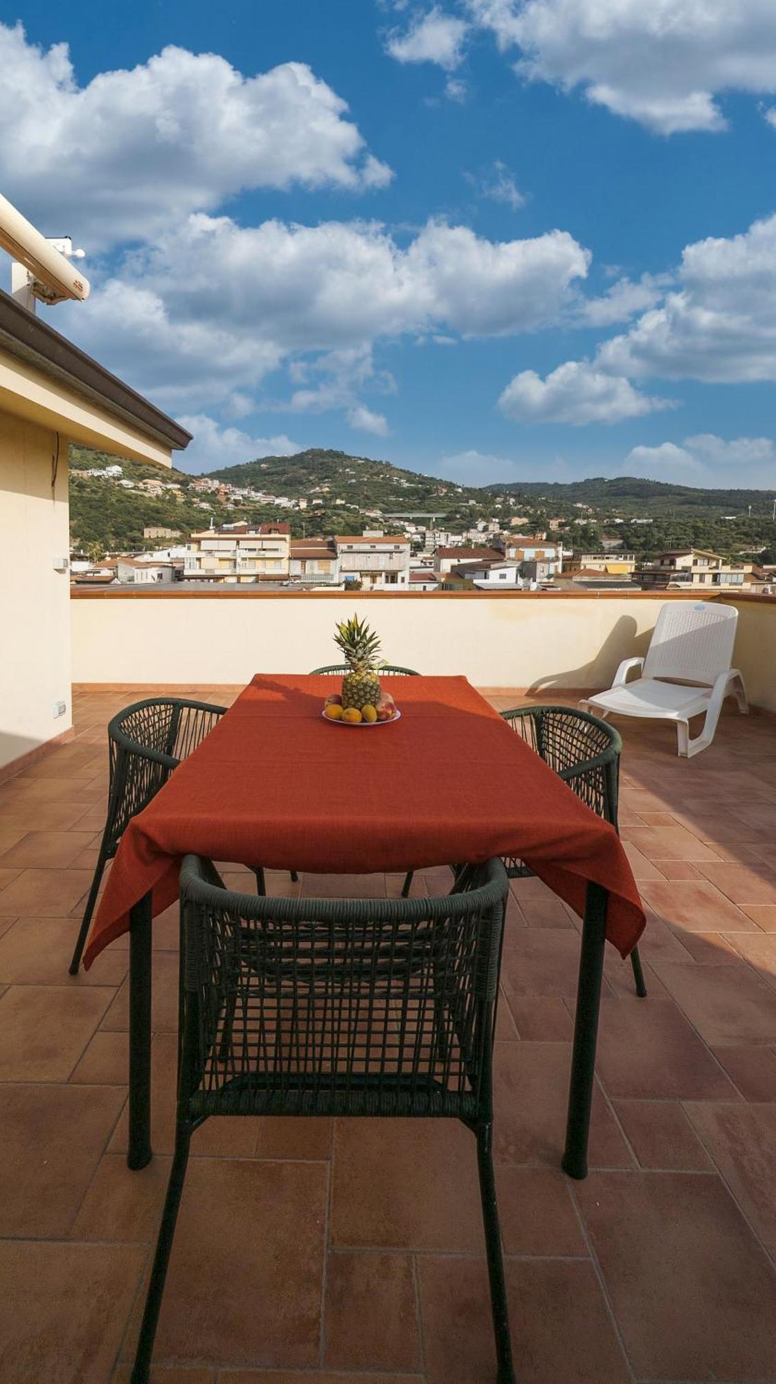 Magico Apartments - 450M Dalla Spiaggia Capo d'Orlando Bagian luar foto