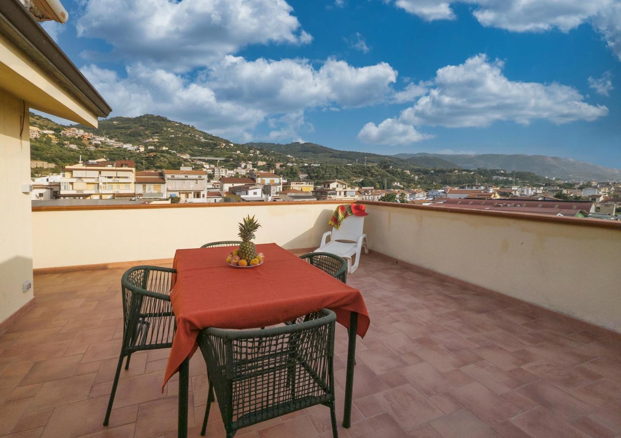 Magico Apartments - 450M Dalla Spiaggia Capo d'Orlando Bagian luar foto