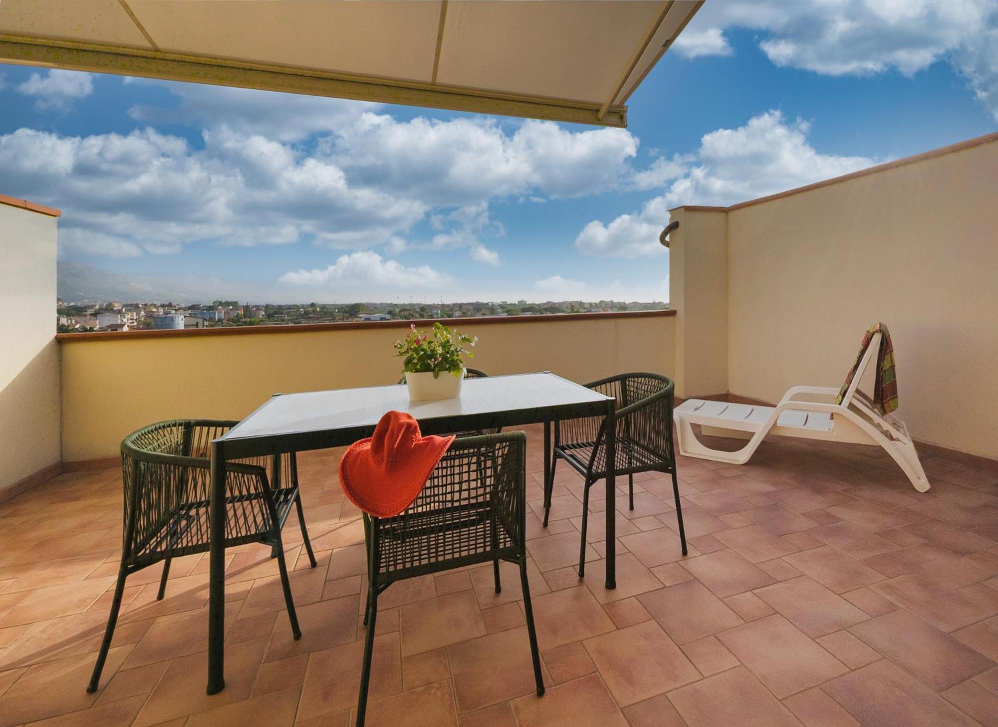 Magico Apartments - 450M Dalla Spiaggia Capo d'Orlando Bagian luar foto