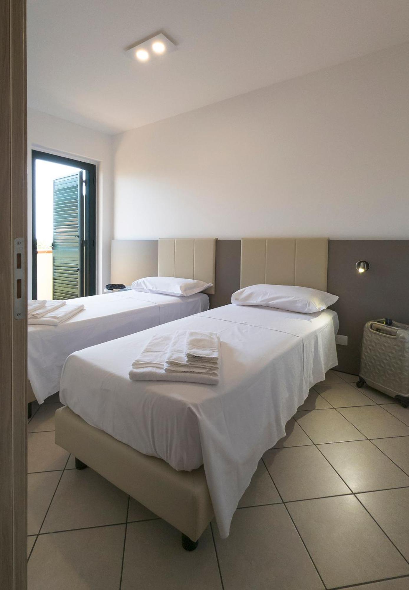 Magico Apartments - 450M Dalla Spiaggia Capo d'Orlando Bagian luar foto