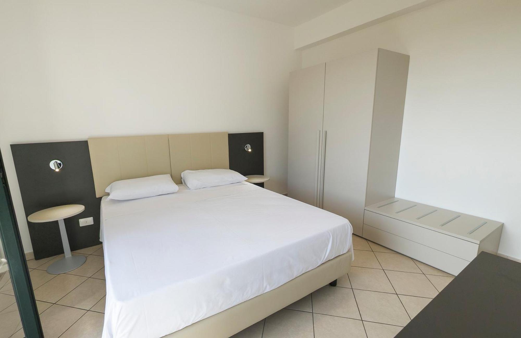 Magico Apartments - 450M Dalla Spiaggia Capo d'Orlando Bagian luar foto