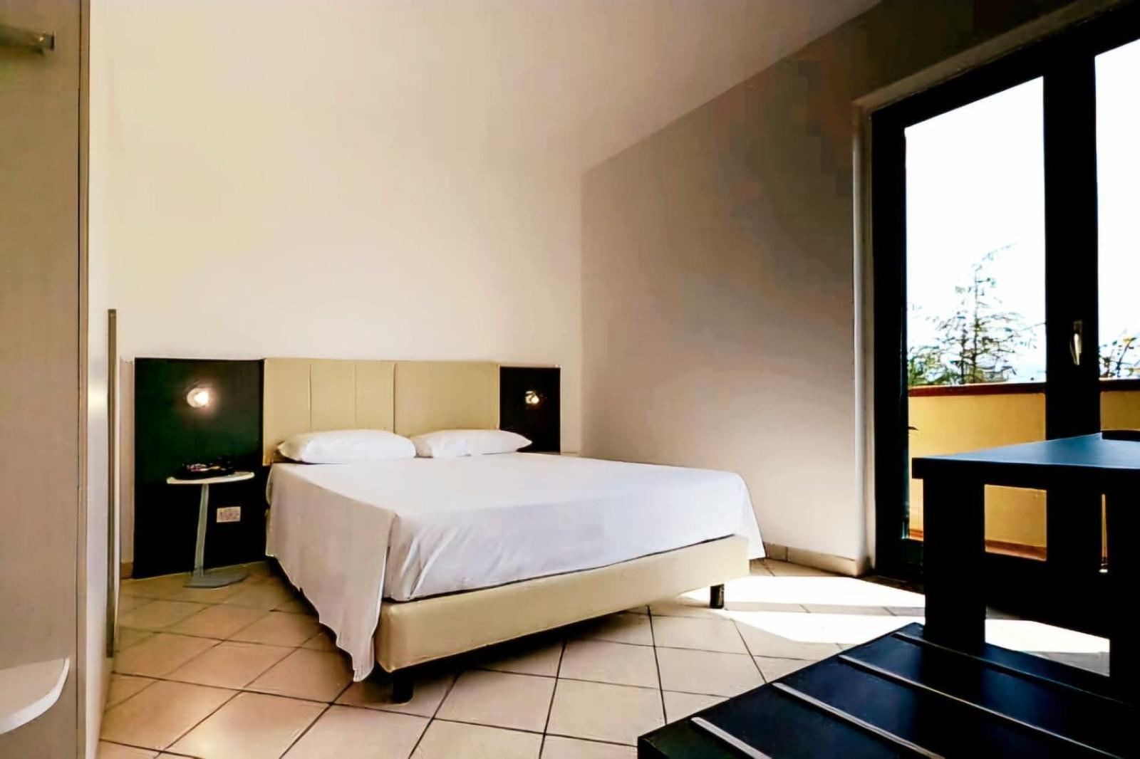 Magico Apartments - 450M Dalla Spiaggia Capo d'Orlando Bagian luar foto