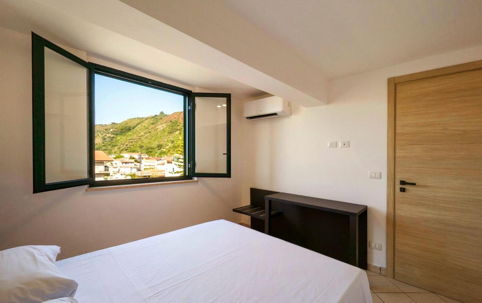 Magico Apartments - 450M Dalla Spiaggia Capo d'Orlando Bagian luar foto